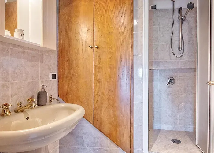 Torre Dell'aurora 몬테 산 사비노